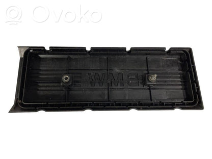 Dzinēja pārsegs (dekoratīva apdare)