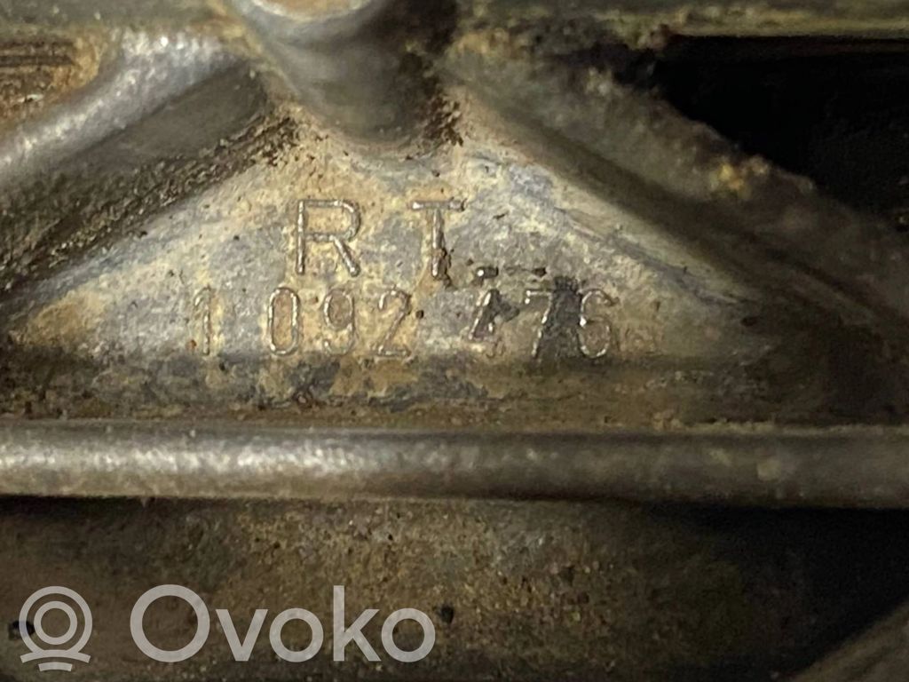 Transmission mounting bracket