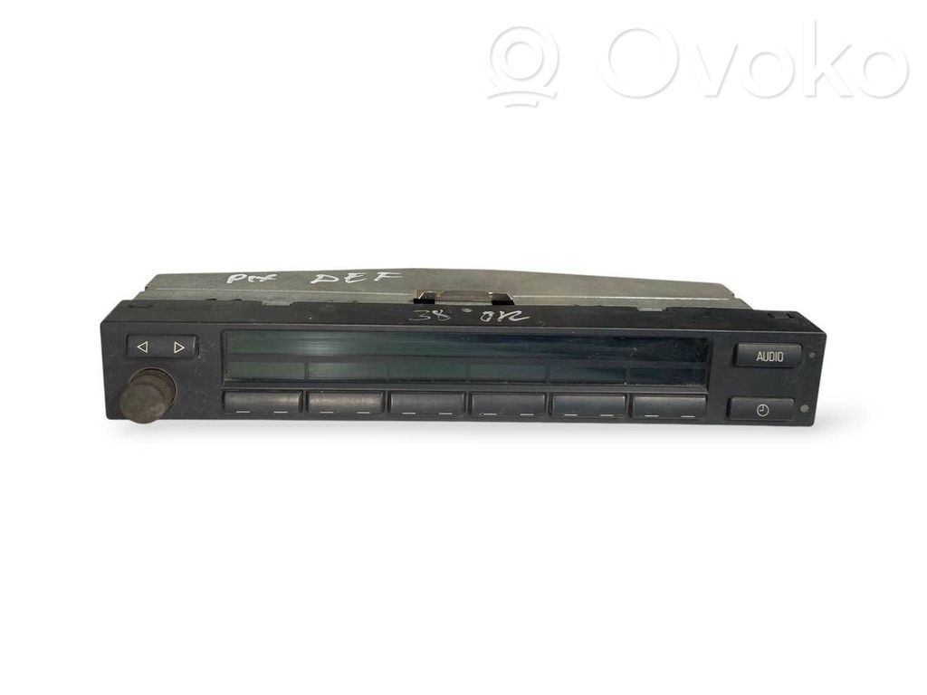 Radio / CD/DVD atskaņotājs / navigācija