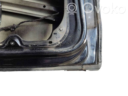 Aizmugurējās durvis