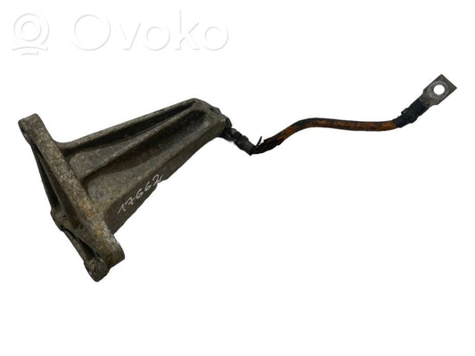 Engine mounting bracket