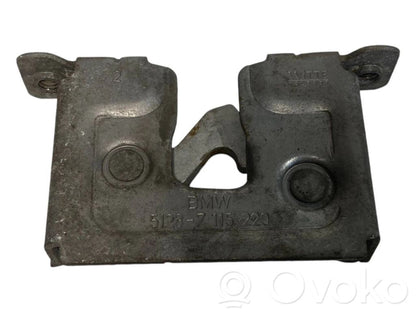 Dzinēja pārsega slēdzene