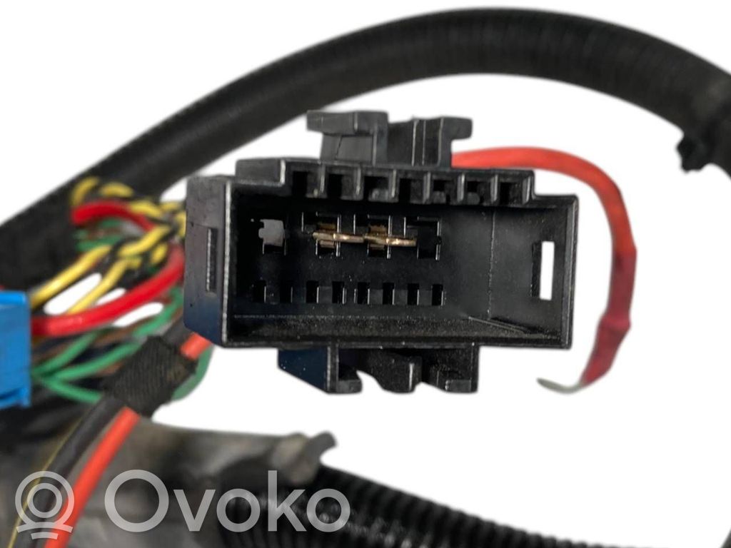 Pārnesumkārbas vadu instalācija