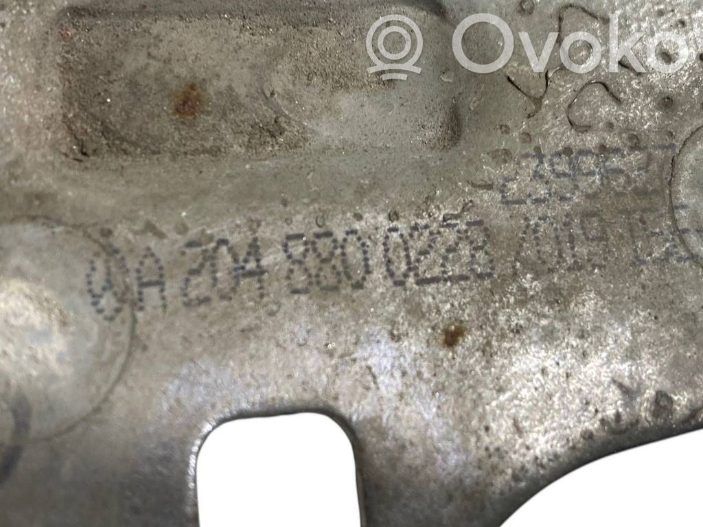 Dzinēja pārsega eņģe (-es)