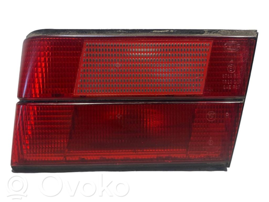 Aizmugurējais lukturis pārsegā