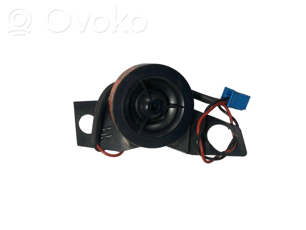 Augsto frekvenču skaļrunis (-i) priekšējās durvīs