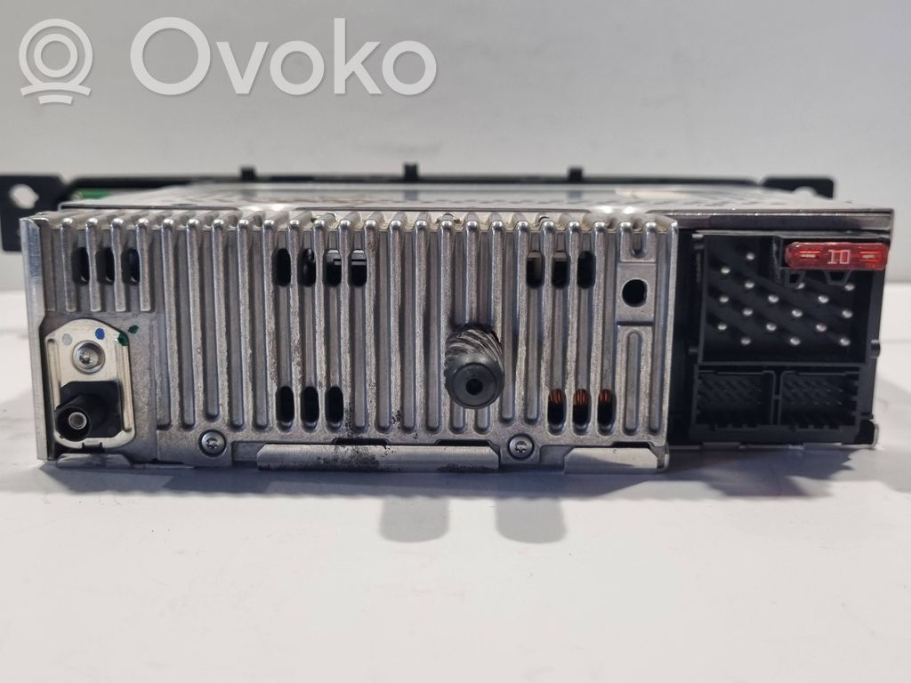 Radio / CD/DVD atskaņotājs / navigācija