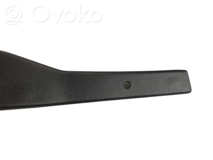 (B) декоративная отделка стойки (внизу)