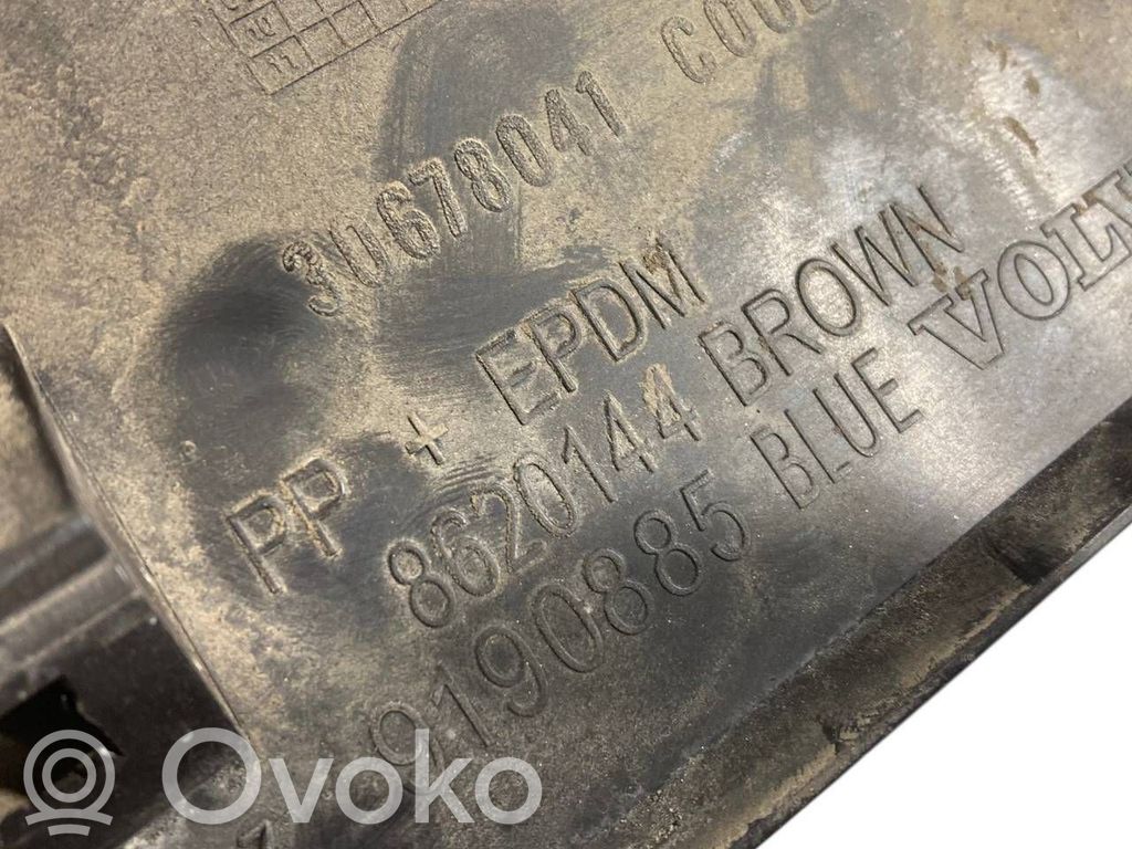Aizmugurē durvju dekoratīvā apdare (moldings)