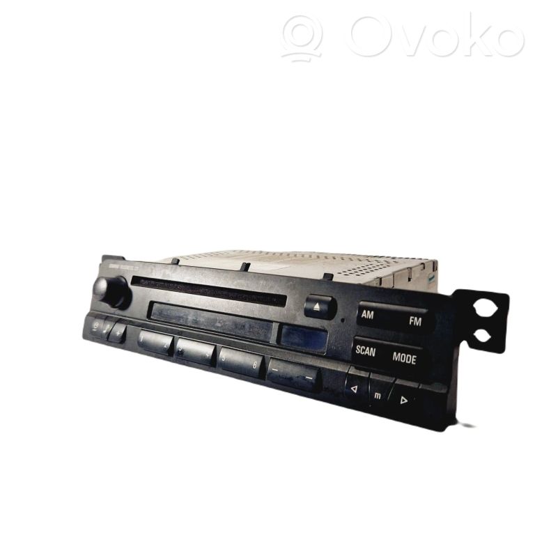 Radio / CD/DVD atskaņotājs / navigācija