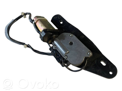 Aizmugurējā pārsega pievilcējs