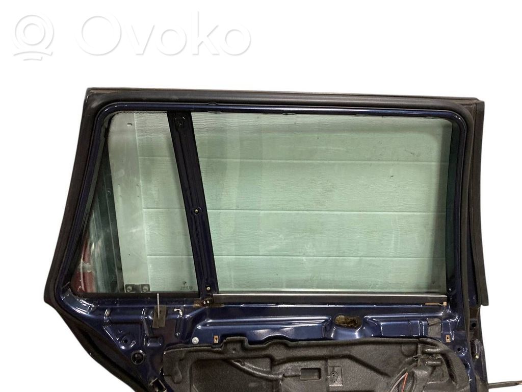 Задняя дверь