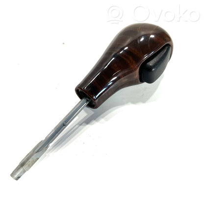 Ātrumu pārslēgšanas sviras dekoratīvā apdare (āda, uzgalis)