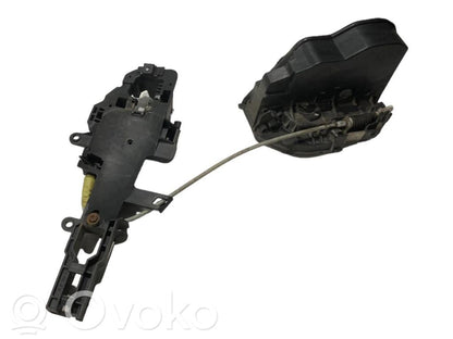 Priekšpusē slēdzene