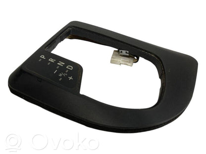 Ātrumu pārslēgšanas sviras dekoratīvā apdare (plastmasas)