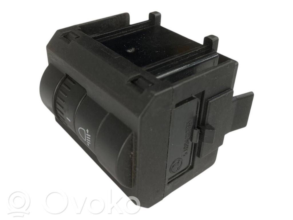 Headlight leveling switch