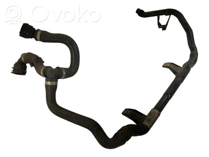 Caurulīte (-es) / šļūtene (-es)