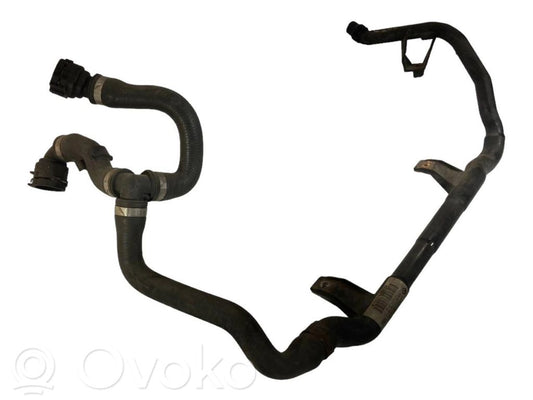 Caurulīte (-es) / šļūtene (-es)