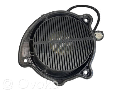 Speaker(s) in front door