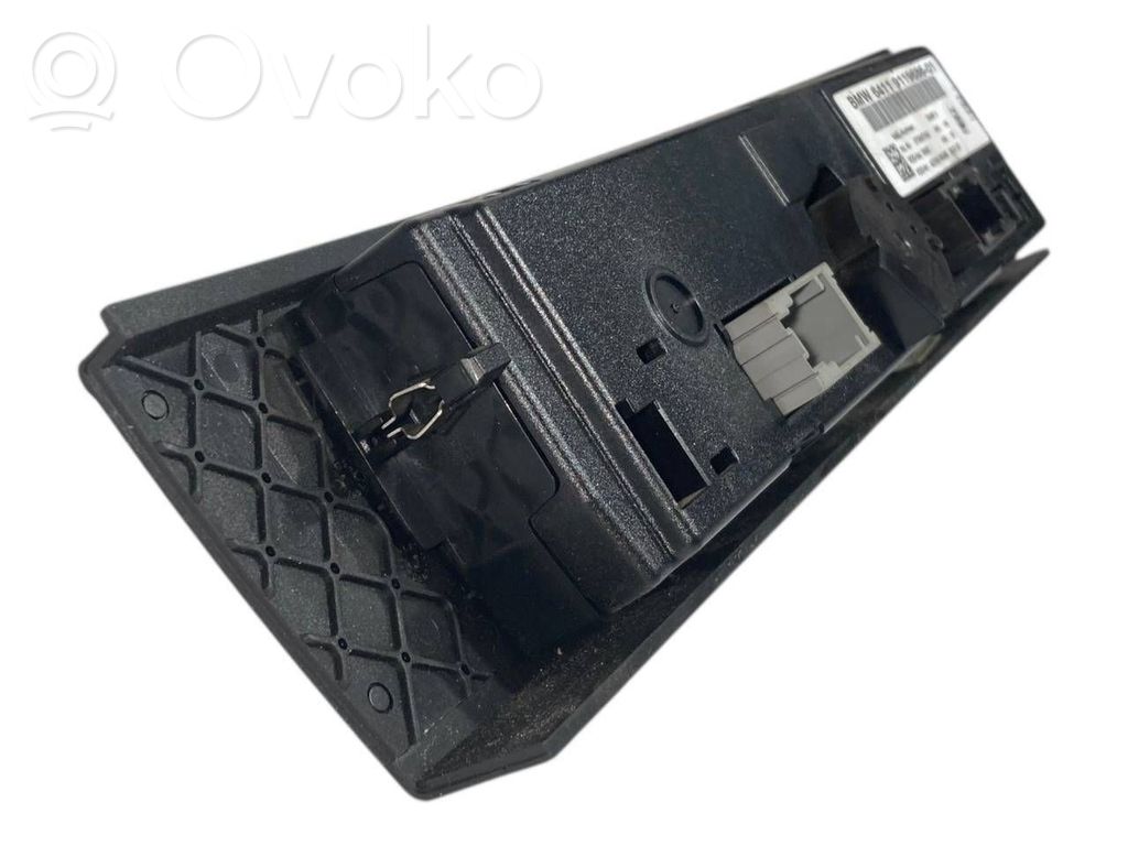 Air conditioning / climate control / interior heating control unit (in the passenger compartment)