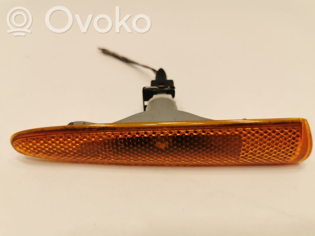 Wing turn signal light