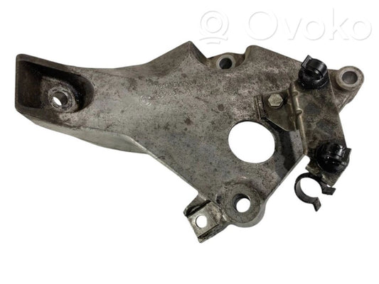 Engine mounting bracket