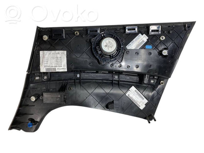 Apšuvums aizmugurējām durvīm