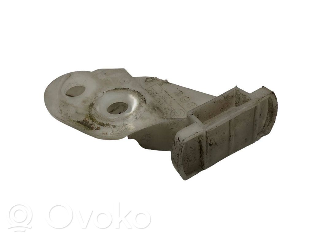 Priekšpusē bampera turētājs