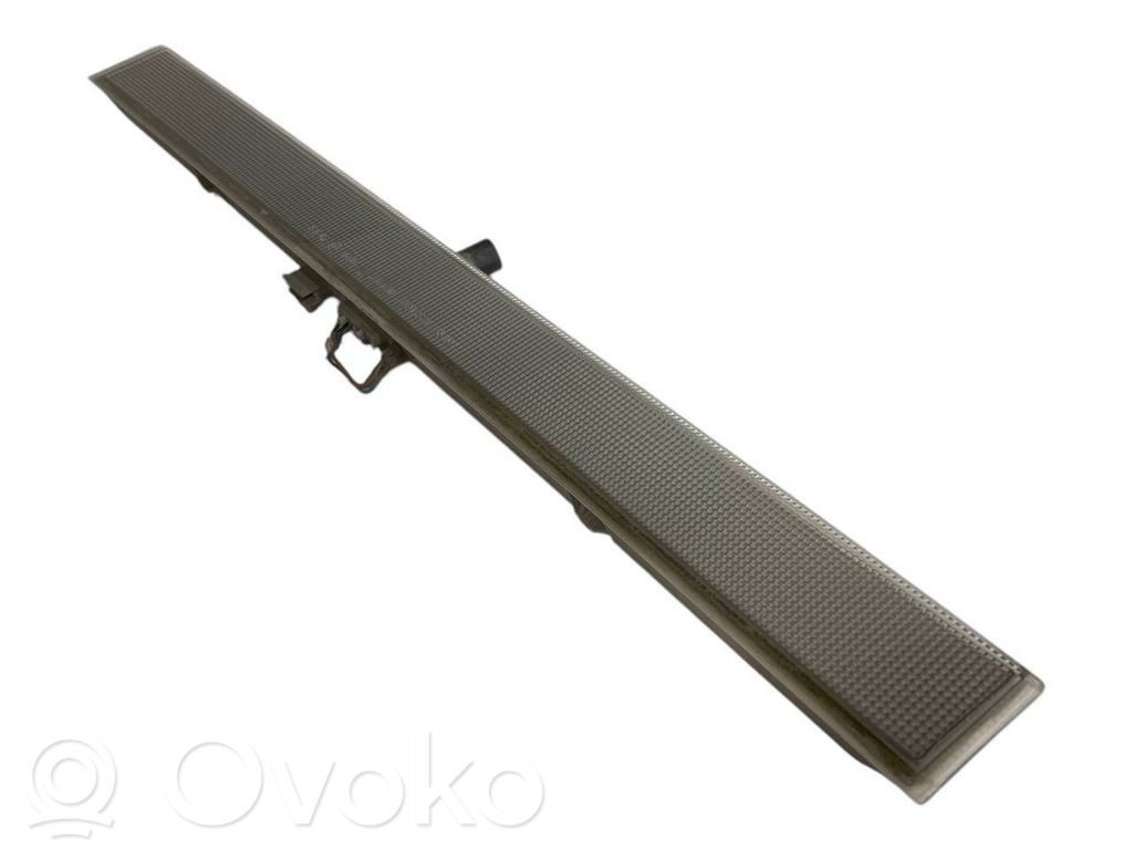 Papildu bremžu signāla lukturis