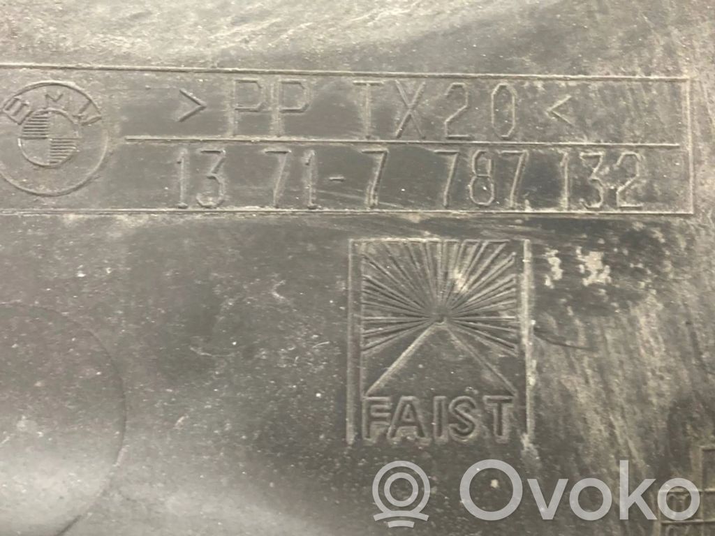 Engine cover (decorative trim)