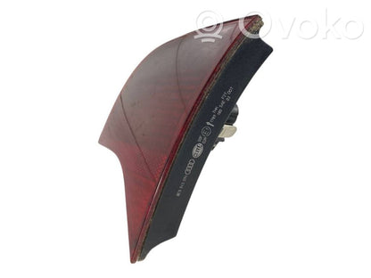 Aizmugurējais lukturis pārsegā