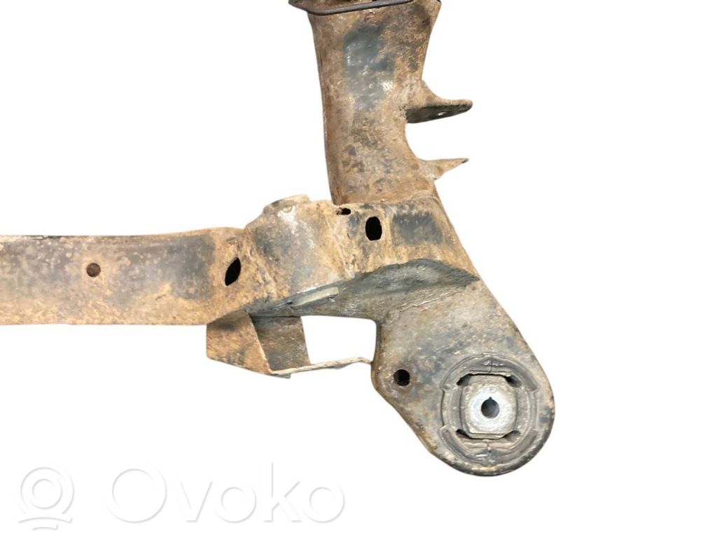 Pusrāmis aizmugurējais / priekšējais