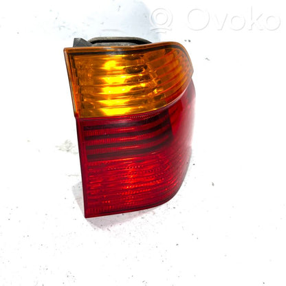 Aizmugurējais lukturis virsbūvē