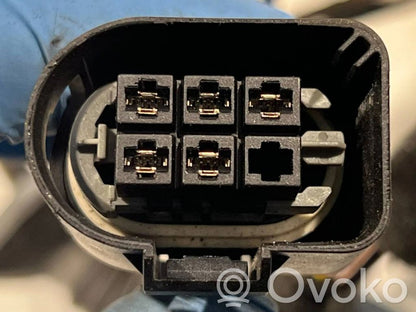 Priekšējo durvju vadu instalācija