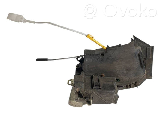 Priekšpusē slēdzene