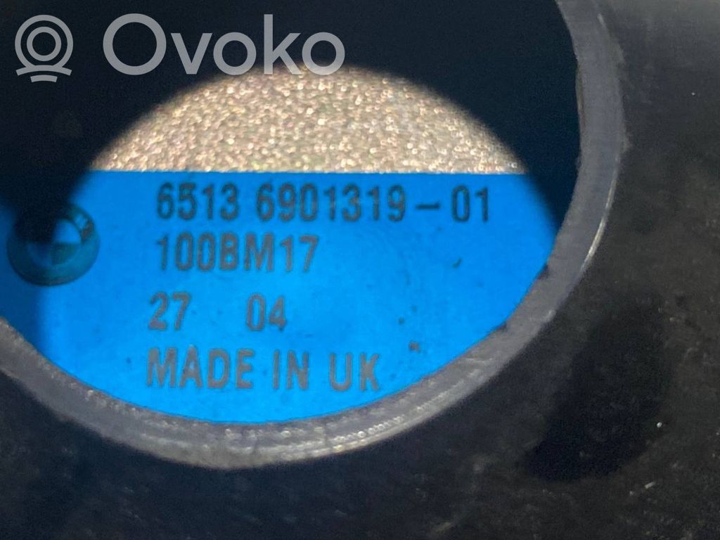 Skaļrunis (-i) pakaļējās durvīs