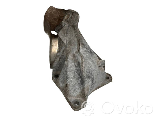 Engine mounting bracket