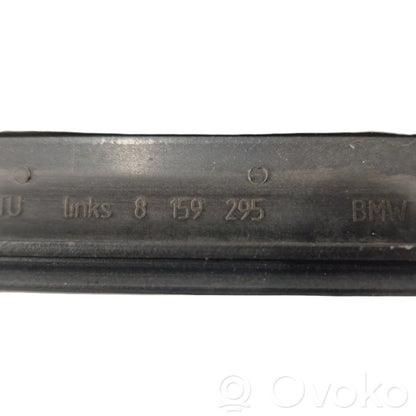 Priekšpusē durvju dekoratīvā apdare (moldings)