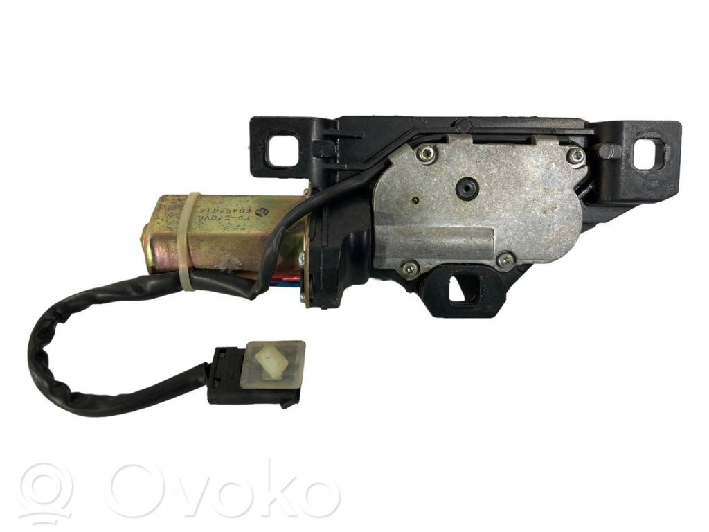 Aizmugurējā pārsega pievilcējs