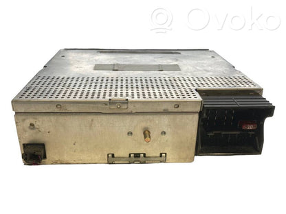 Radio / CD/DVD atskaņotājs / navigācija