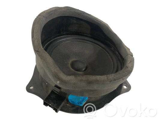 Speaker(s) in front door