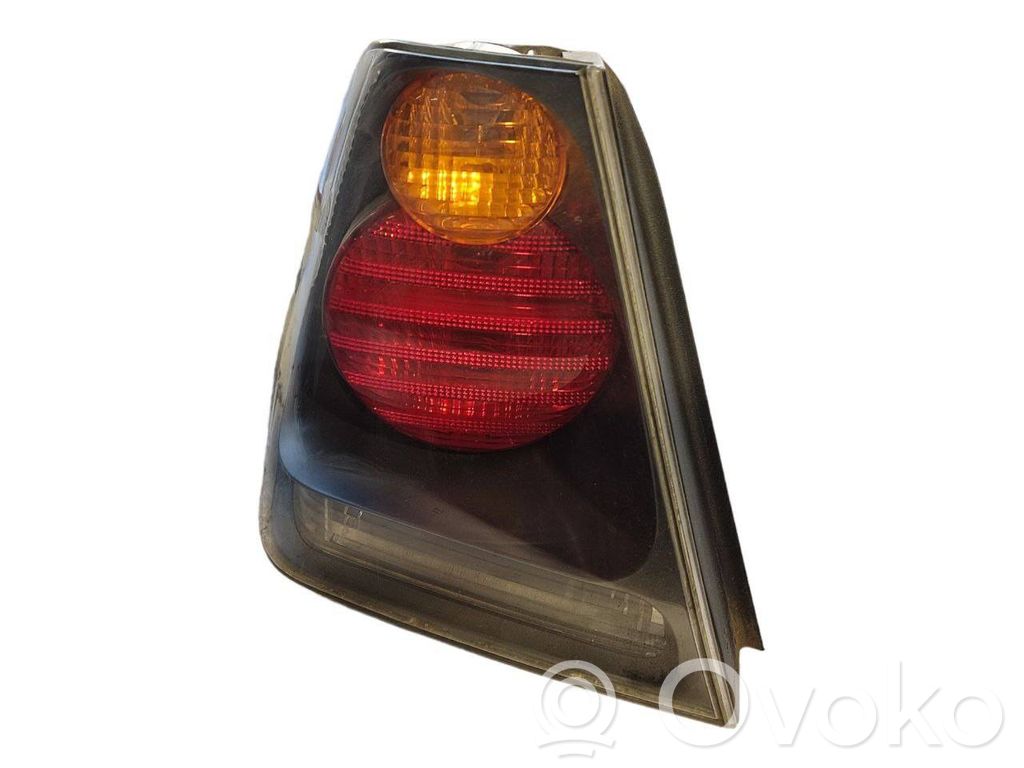 Aizmugurējais lukturis virsbūvē