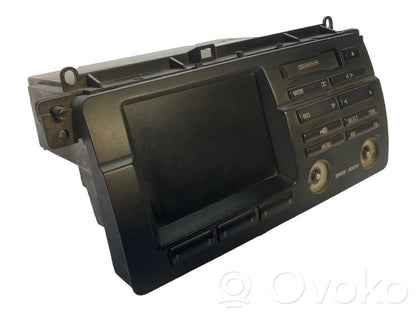 Radio / CD/DVD atskaņotājs / navigācija