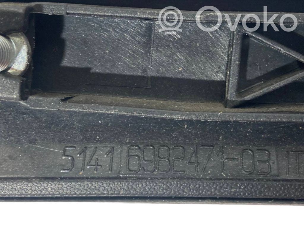 Priekšpusē dekoratīvās apdares lenta