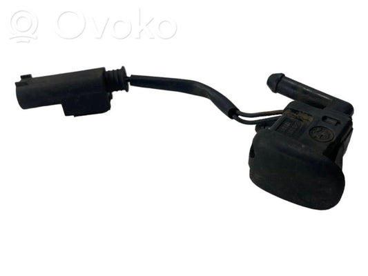 Mazgāšanas šķidruma smidzinātājs (-i) priekšējam logam