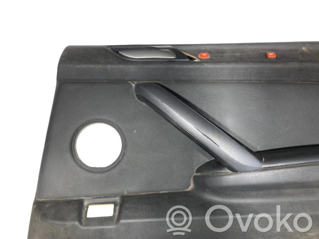 Apšuvums aizmugurējām durvīm