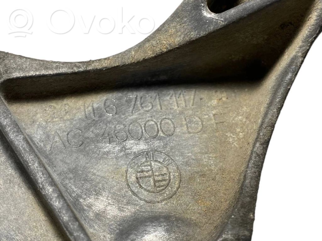 Engine mounting bracket