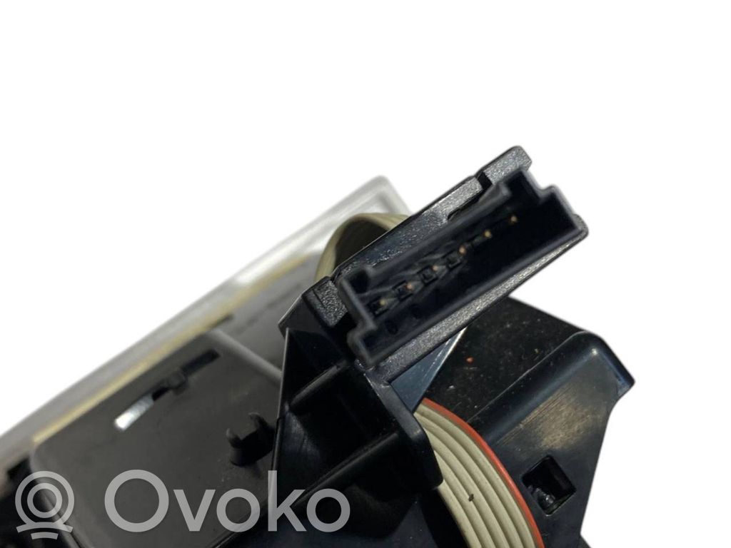 Radio / CD/DVD atskaņotājs / navigācija