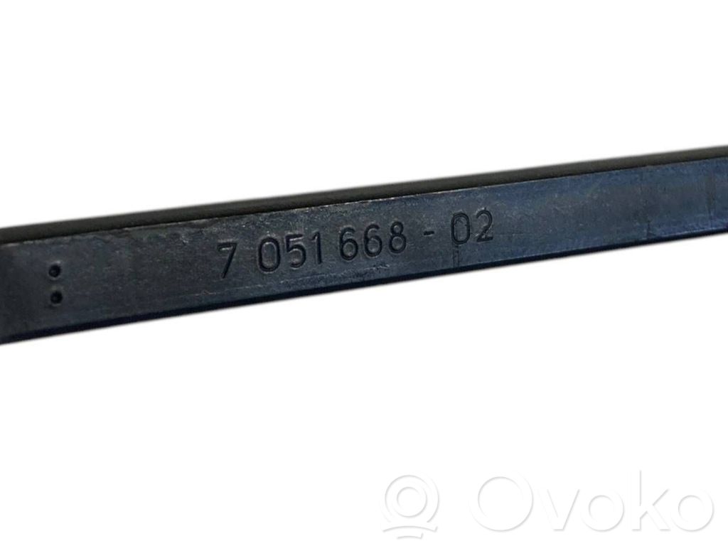 Windshield wiper arm