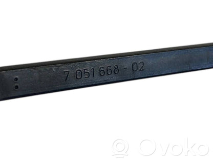 Windshield wiper arm